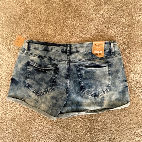 NWT Revolution Short Shorts Size 13 - Picture 2 of 2
